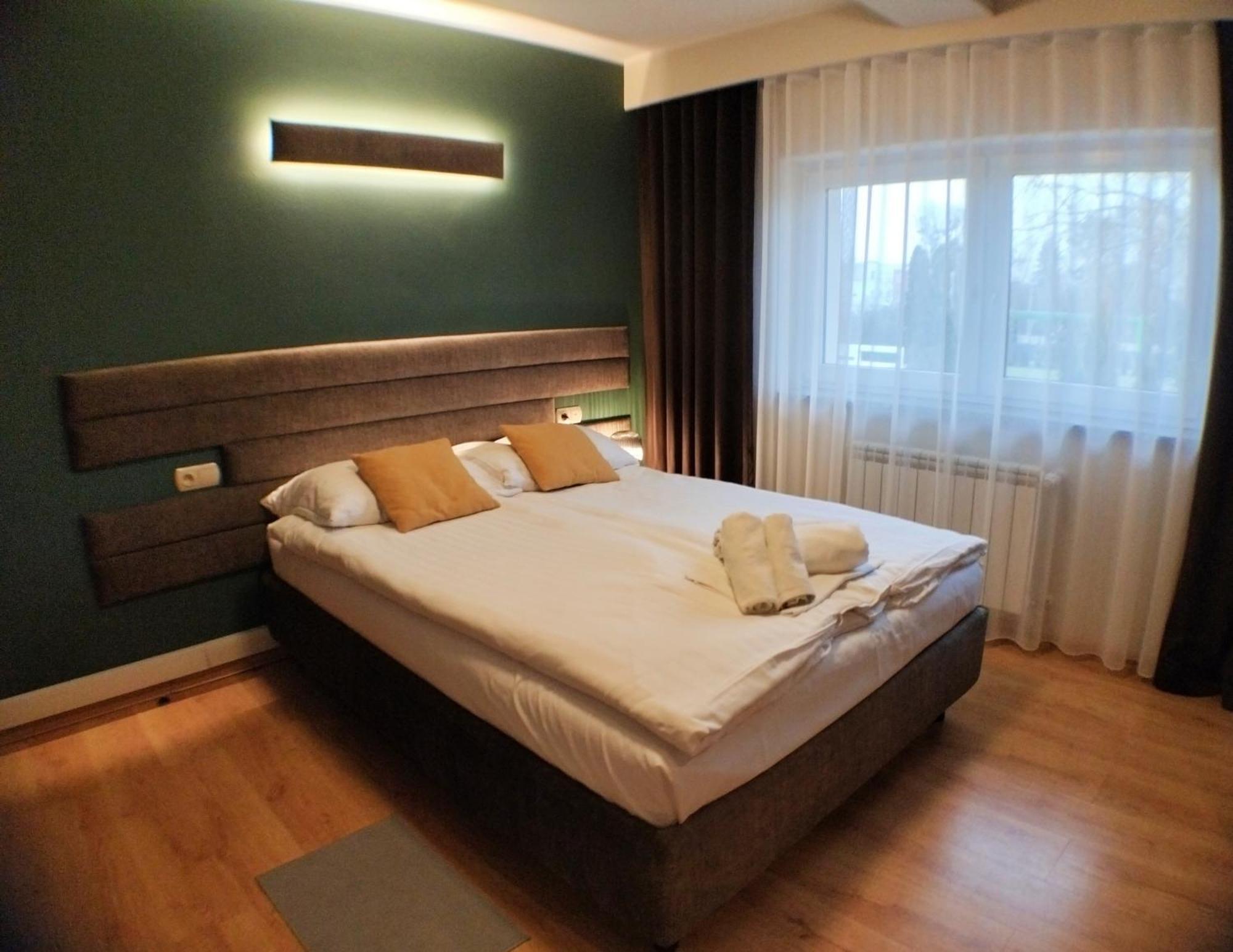 Bankietowa Hotel & Restauracja Ostrów Wielkopolski Buitenkant foto