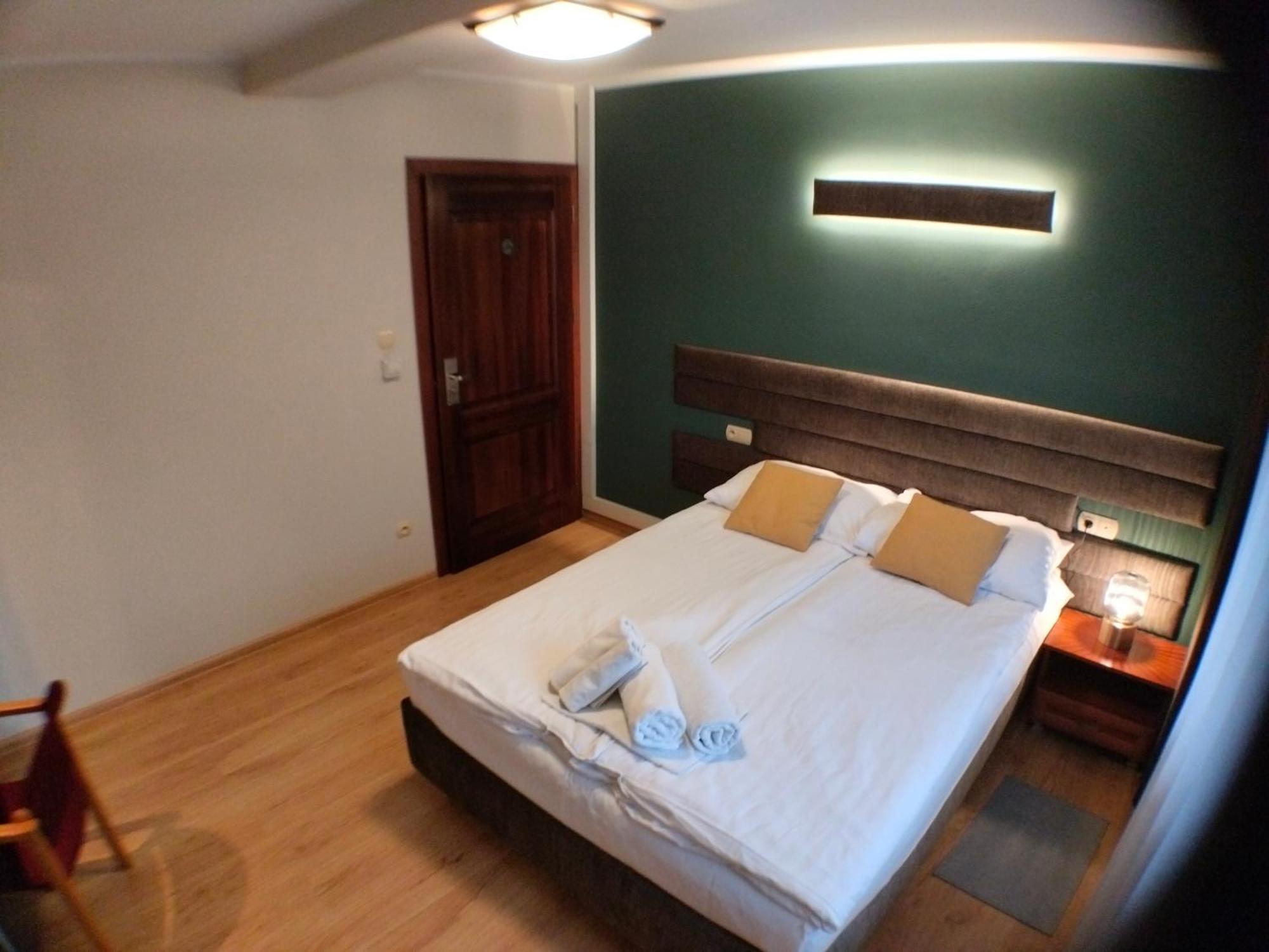 Bankietowa Hotel & Restauracja Ostrów Wielkopolski Buitenkant foto