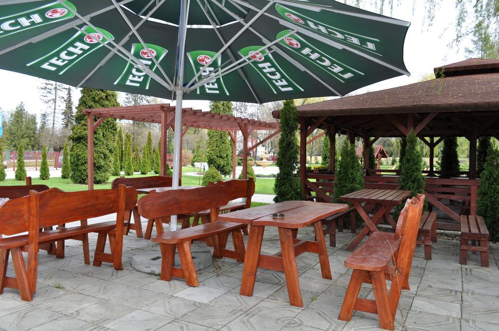 Bankietowa Hotel & Restauracja Ostrów Wielkopolski Buitenkant foto